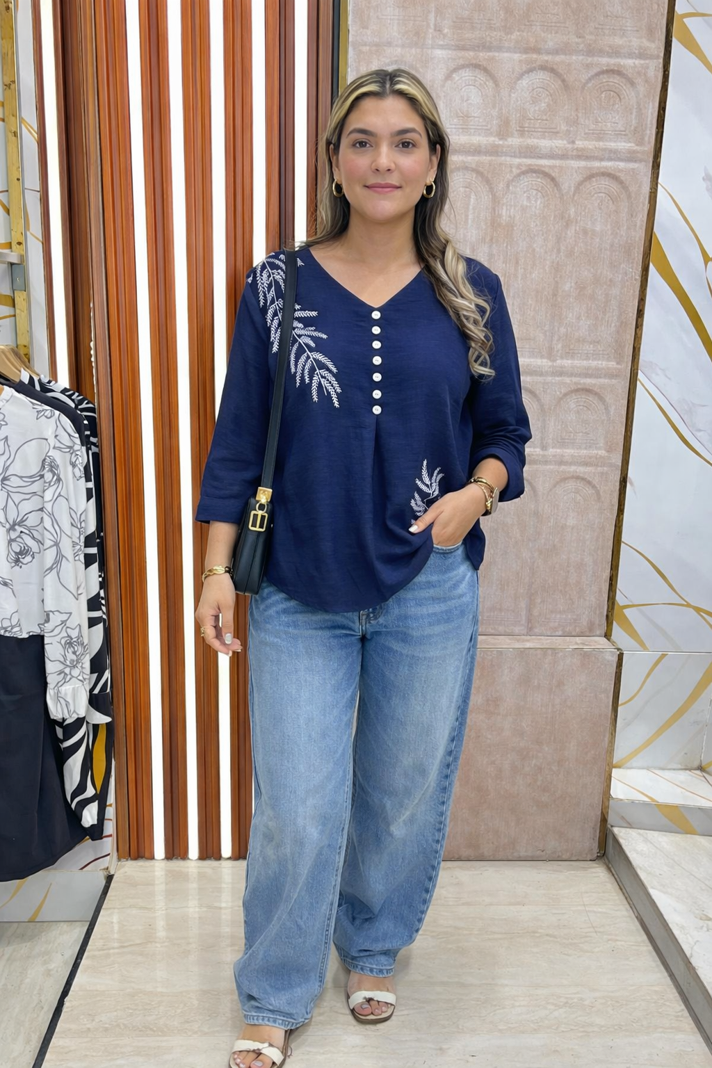 EMBROIDERY TOP