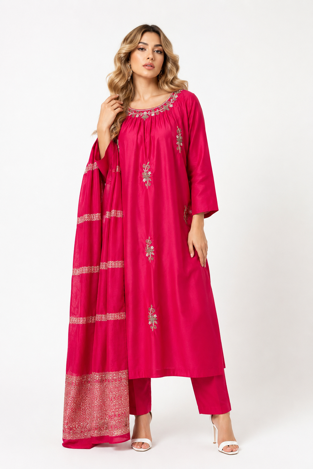 cut dana patch round neck suit