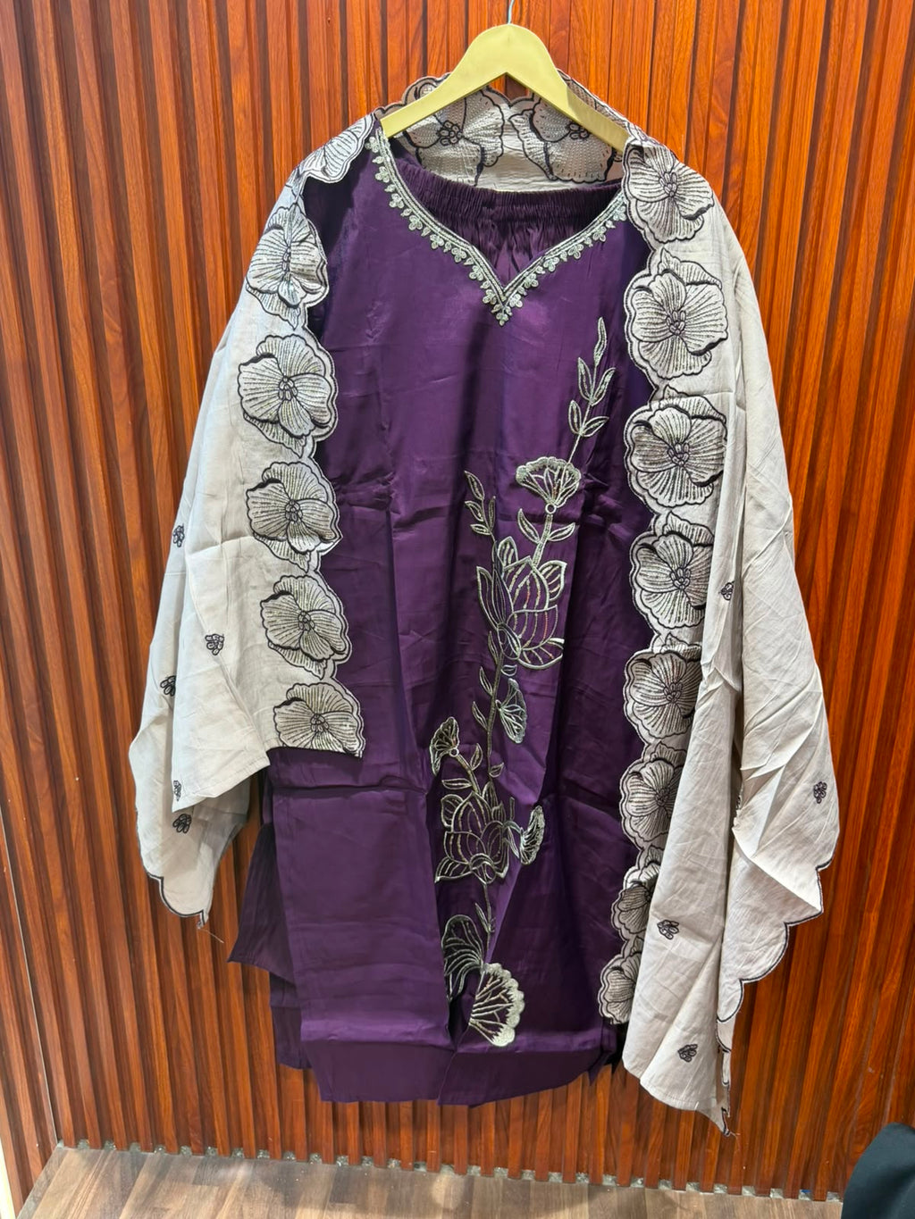 ROSE PATTER CHUNNNI EMBROIDERY SUIT