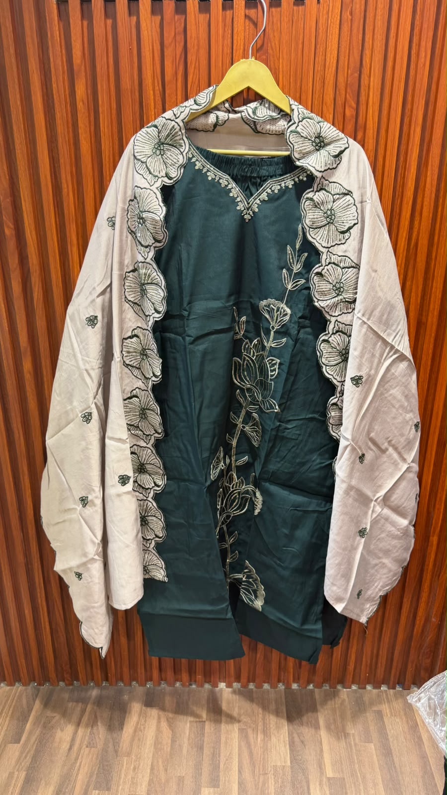 ROSE PATTER CHUNNNI EMBROIDERY SUIT