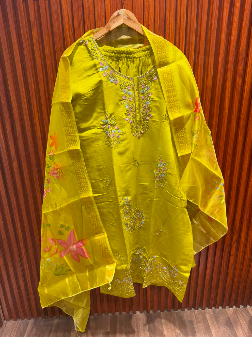 EMBROIDERY MULTICOLOR FLOWER SUIT
