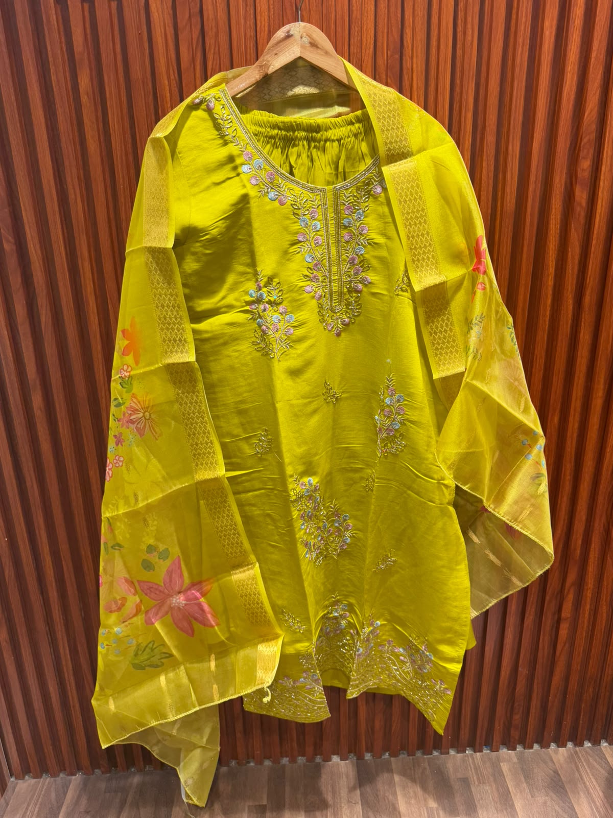 EMBROIDERY MULTICOLOR FLOWER SUIT