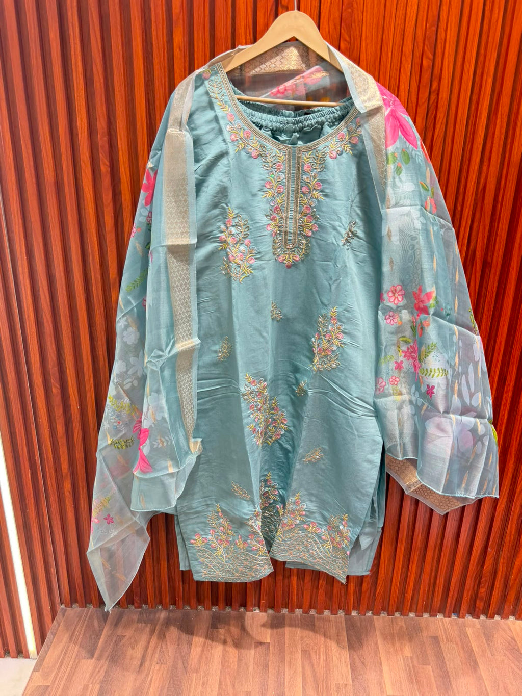 EMBROIDERY MULTICOLOR FLOWER SUIT