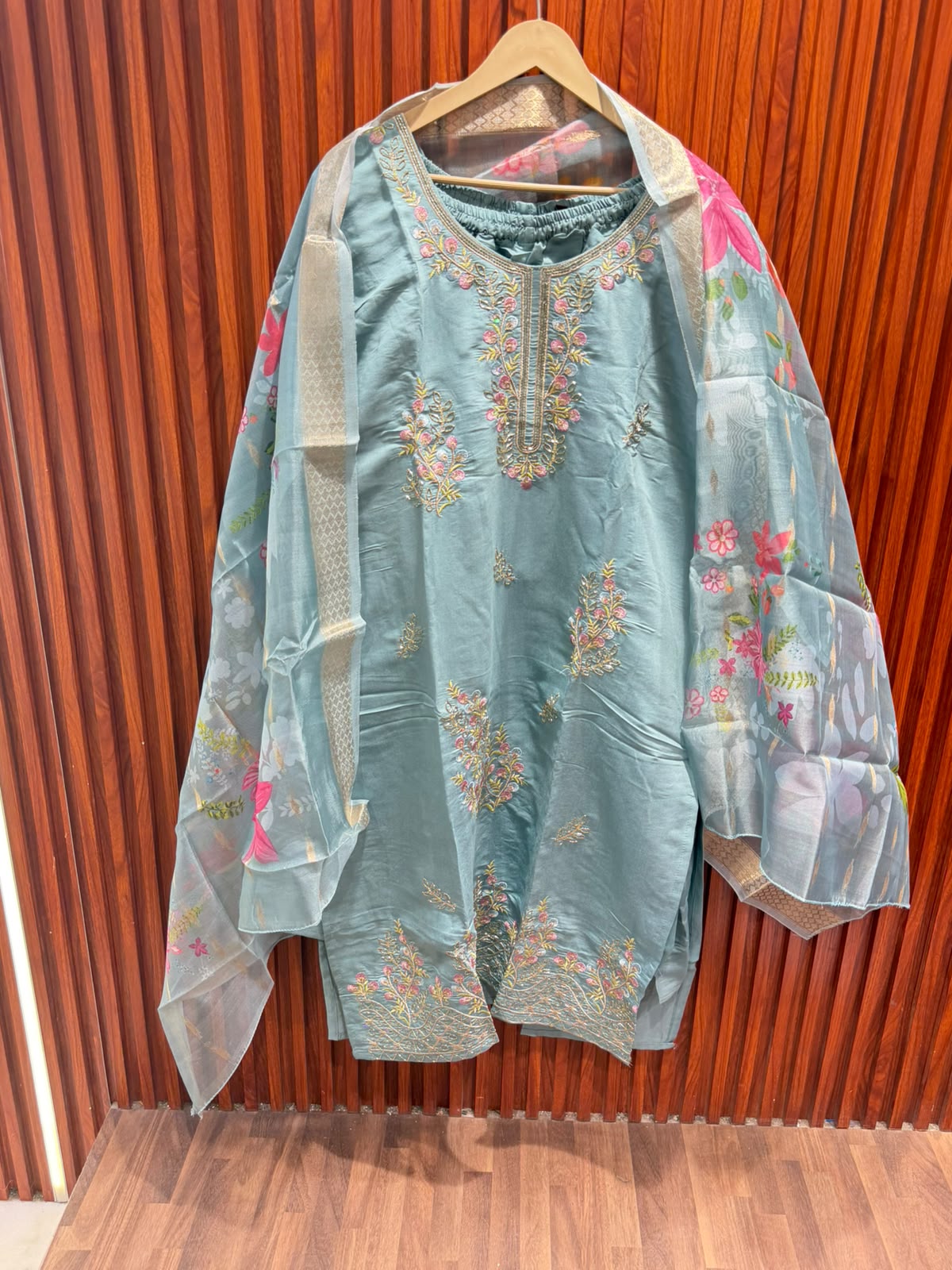 EMBROIDERY MULTICOLOR FLOWER SUIT