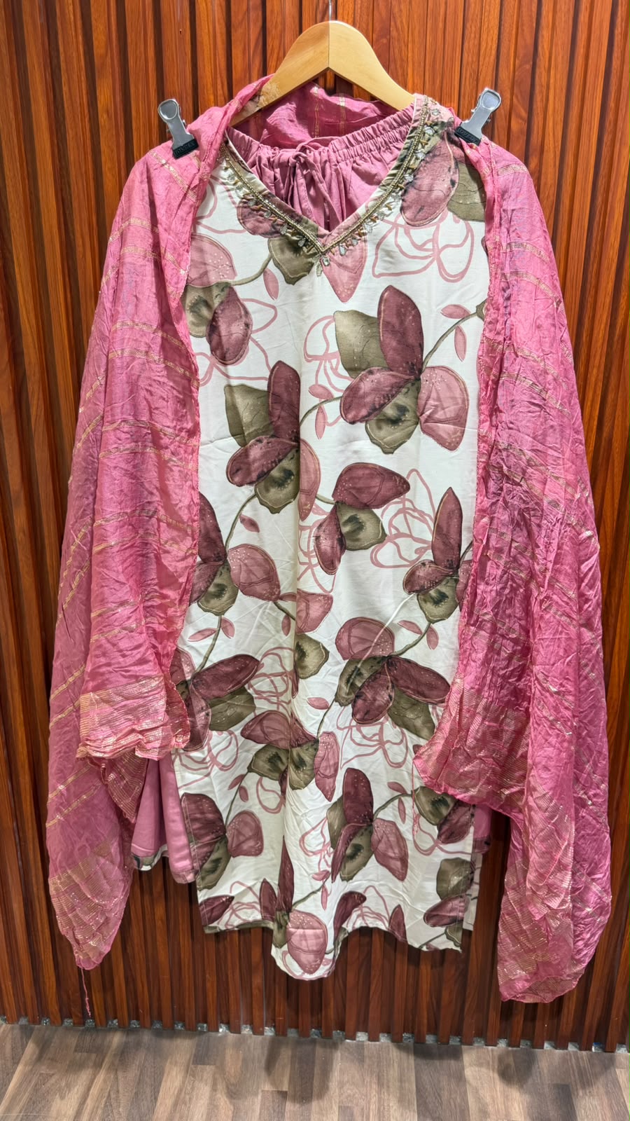 pink / green  printe suit