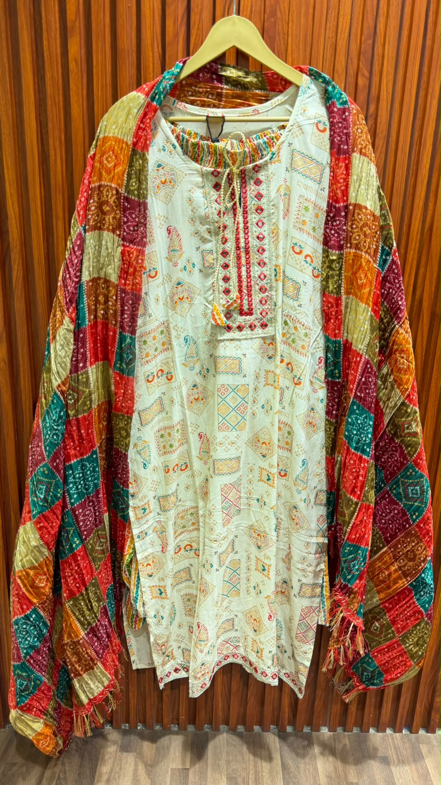jaipuri duppta with printed suit